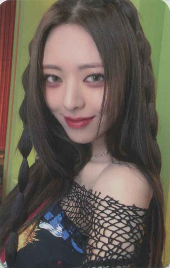 Yuna ITZY photocard from Preorder