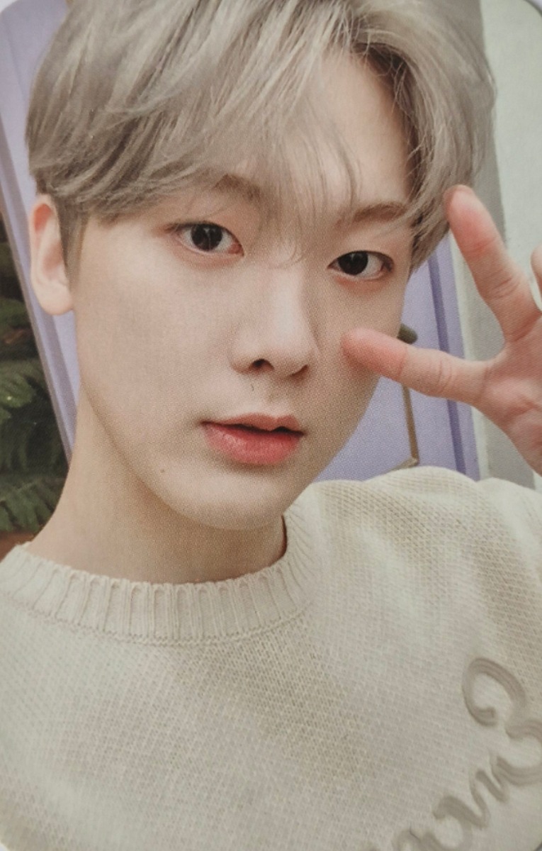 Random Selfie Photocard
