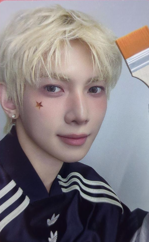 Yeosang ATEEZ photocard from 50,000 KRW Purchase Benefit