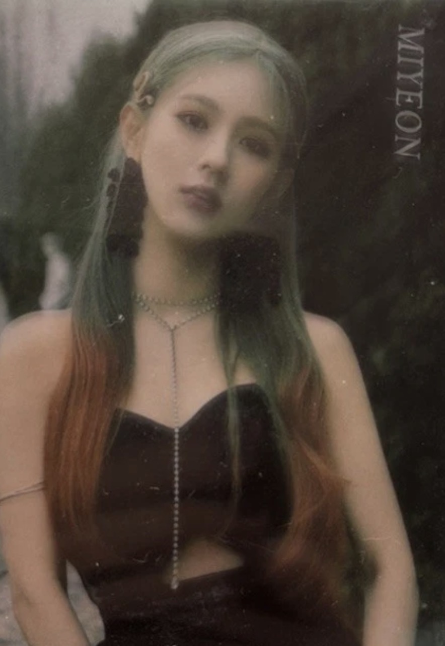 Miyeon I-DLE photocard from Translucent Photocards