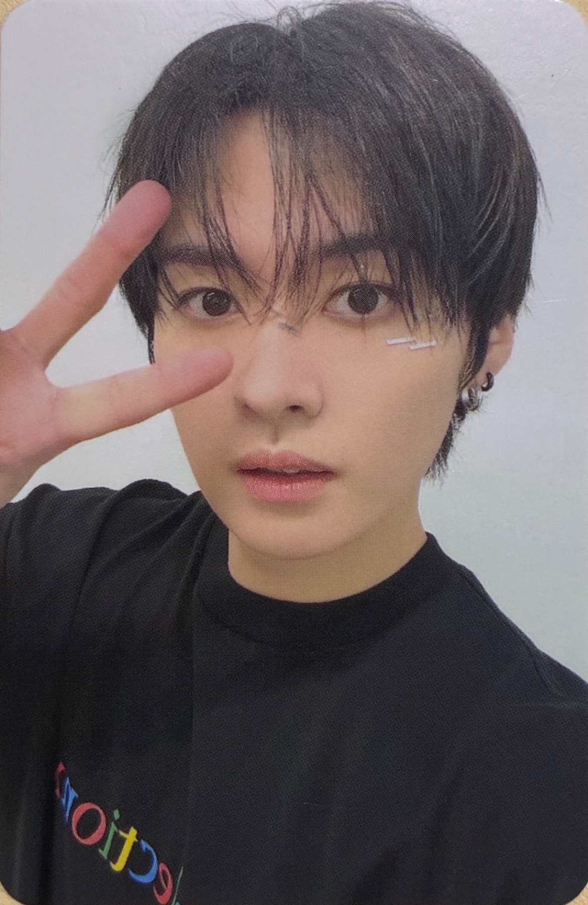 Lee Know Stray Kids photocard from Pre-Order