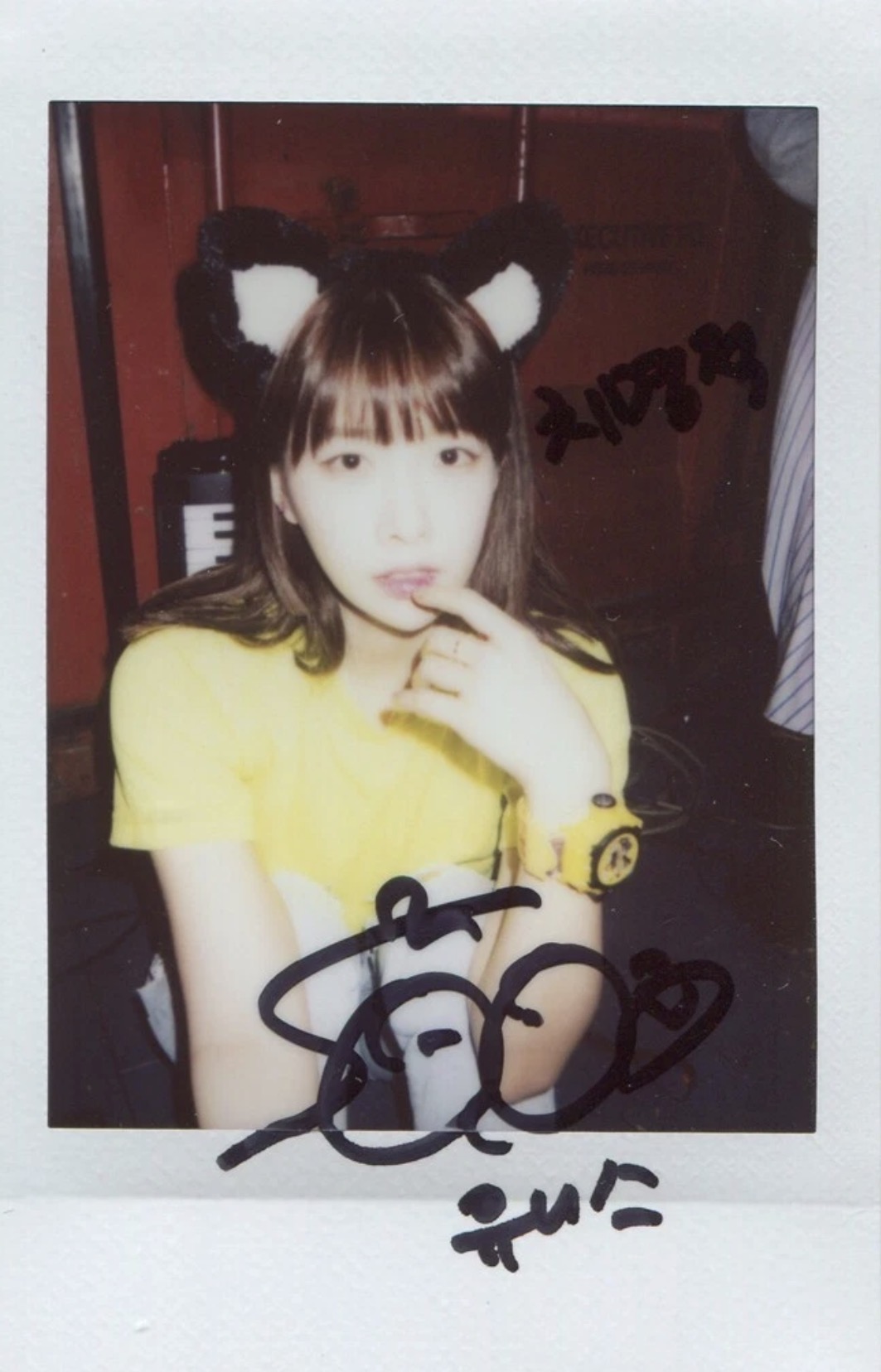 Eunice DIA photocard from Autographed Polaroid Benefit