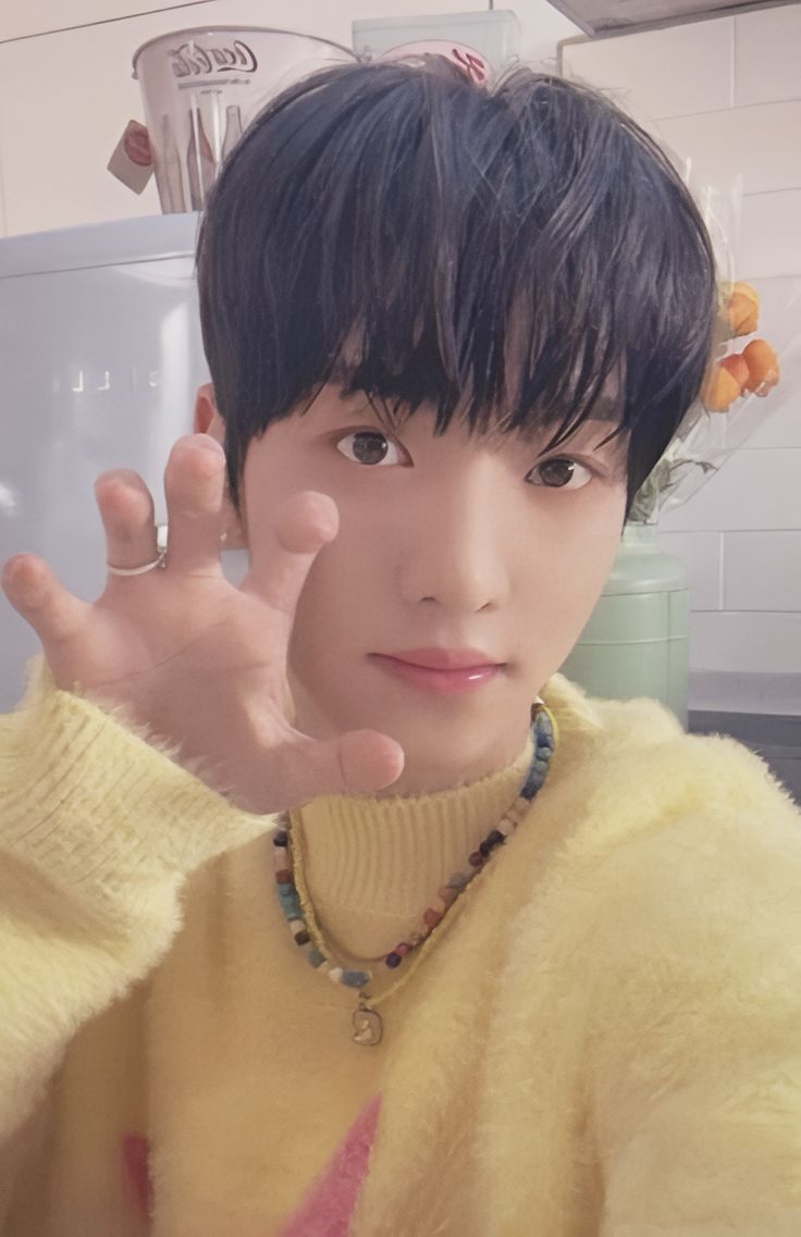 Hello82 1.0 Preorder