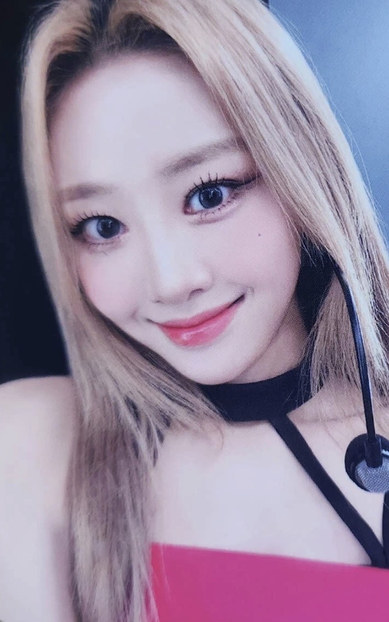 LOONATHEWORLD 1st World Tour Trading Cards