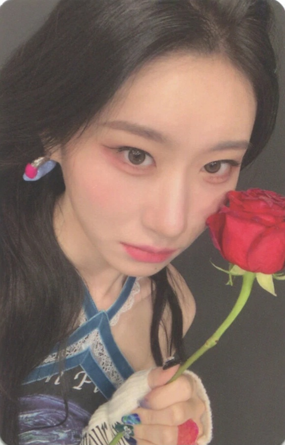 Chaeryeong ITZY photocard from Photocard