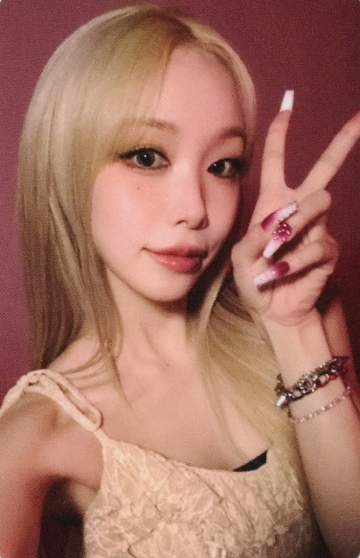 Suhyeon Billlie photocard from Preorder