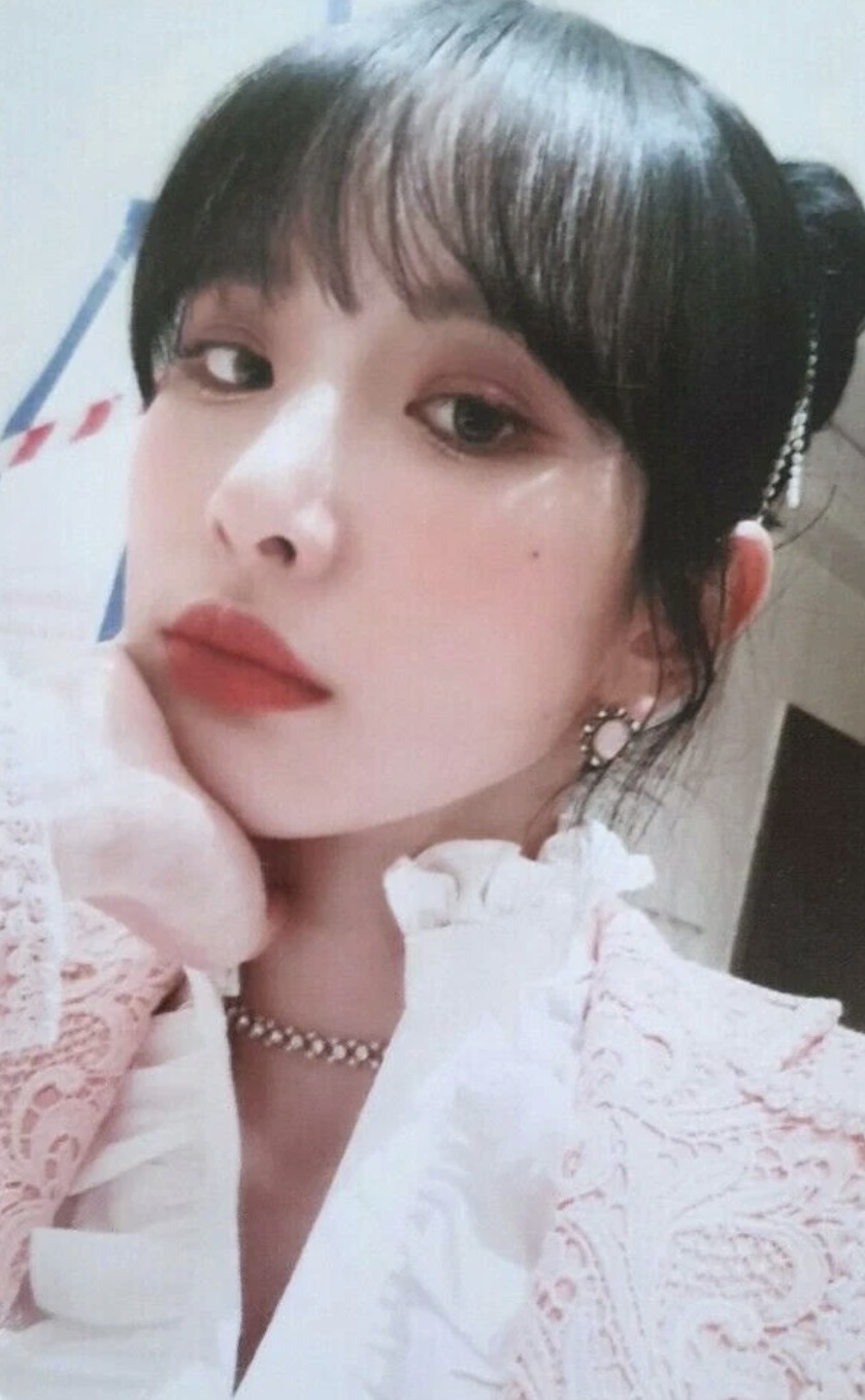 SeolA Cosmic Girls photocard - UNNATURAL Photocard
