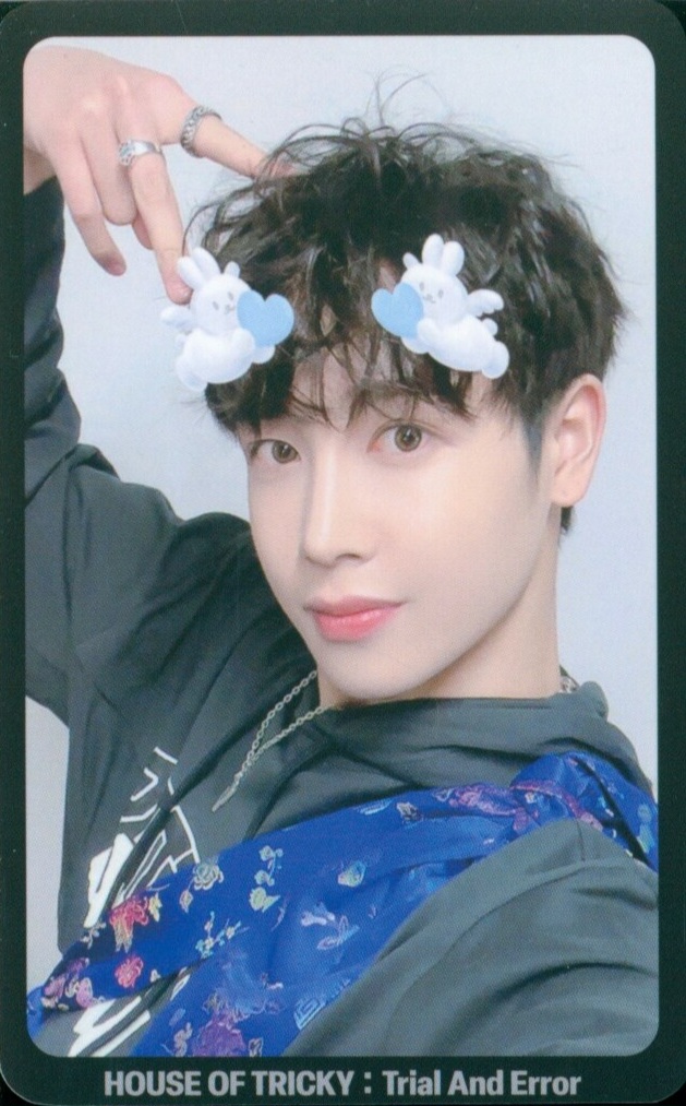 Hunter xikers photocard from Benefit