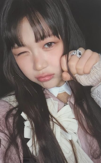 Yeon Hearts2Hearts photocard from Preorder