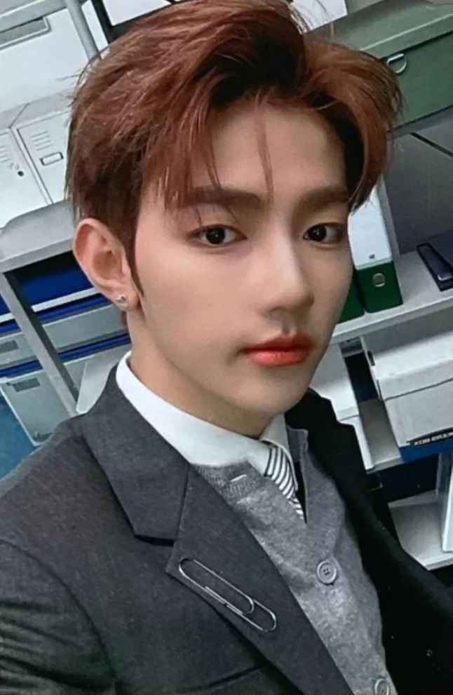 Hello82 1.0 Digipack Ver. Preorder