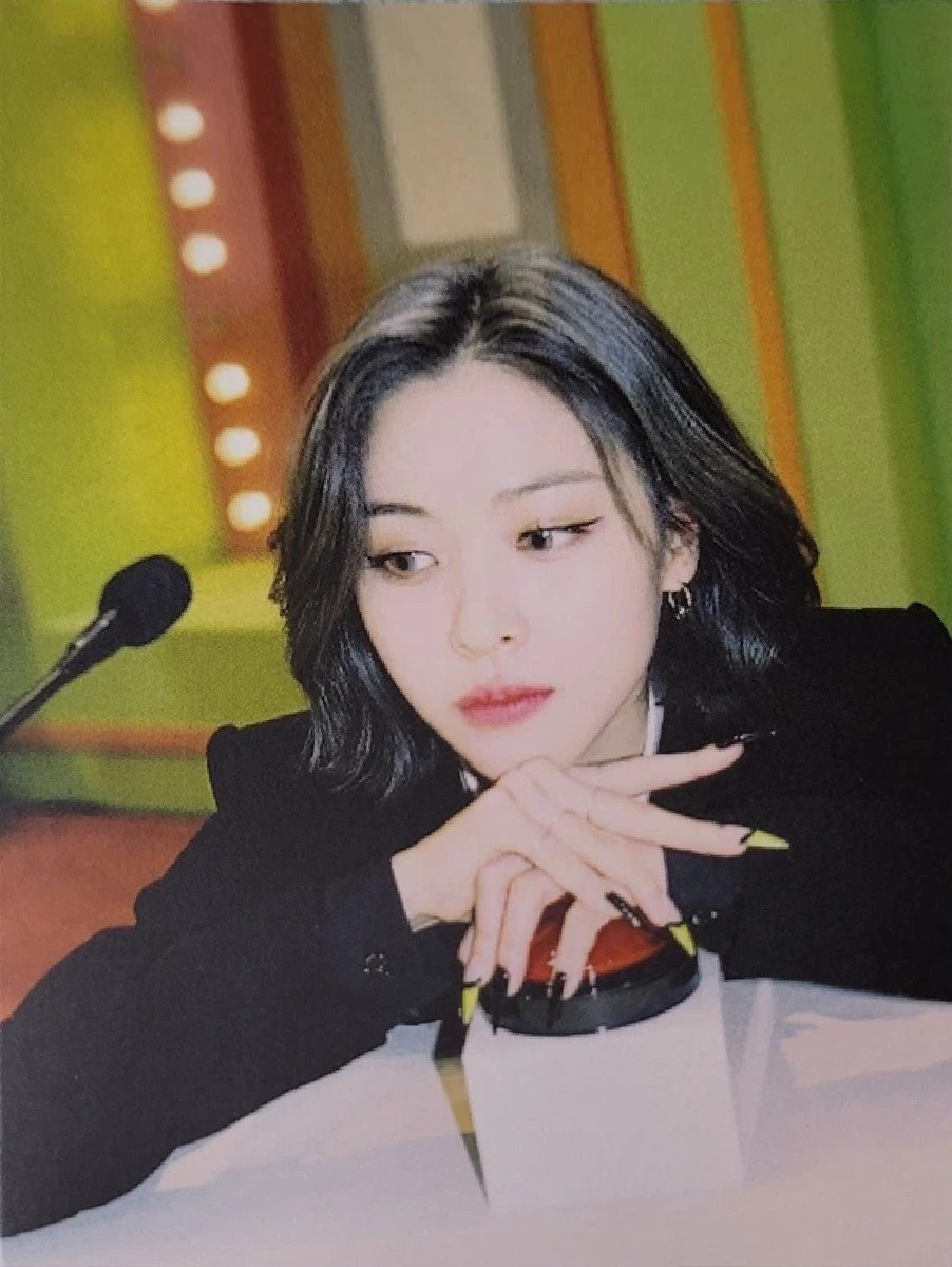 Ryujin ITZY photocard from Hidden Message Card