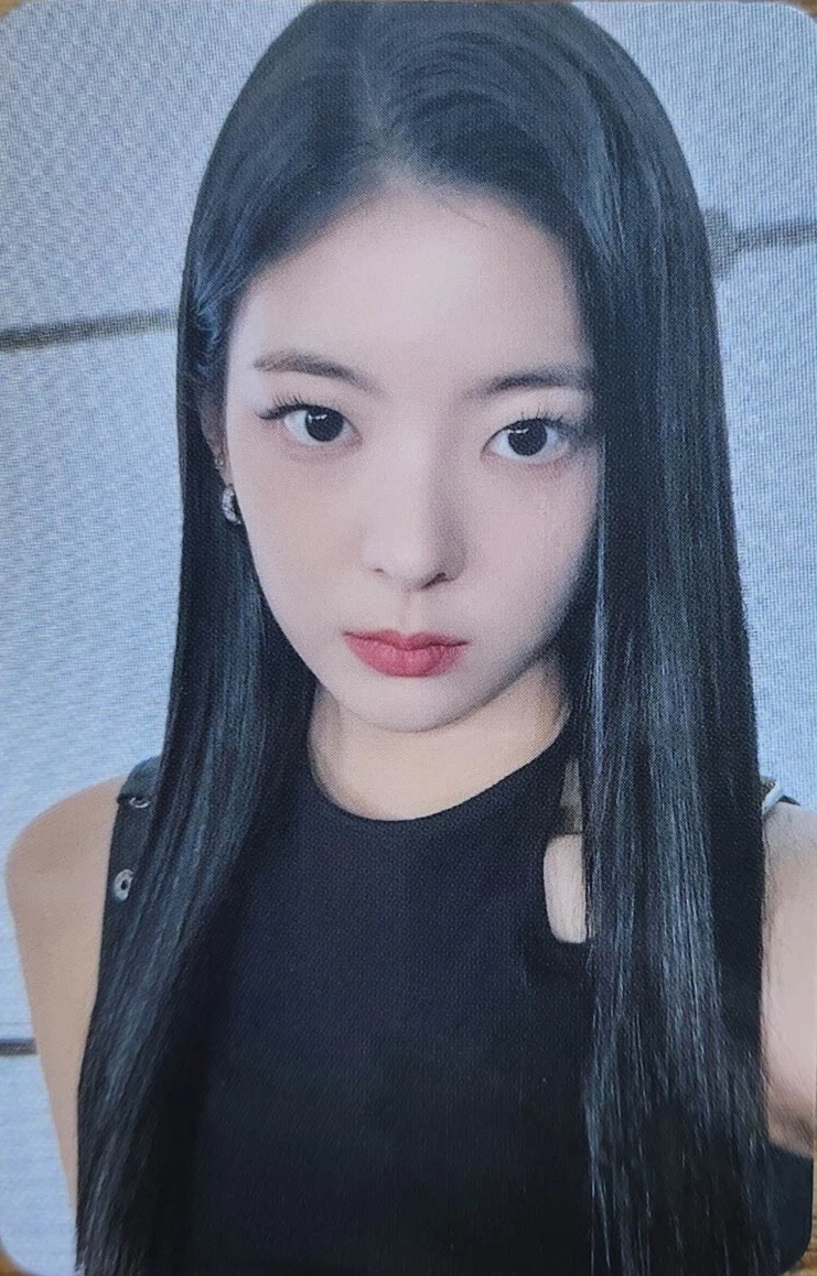LIA ITZY photocard from Set Benefit