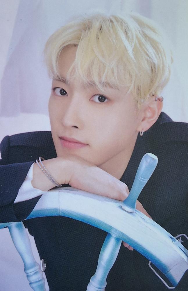 ANITEEZ in ILLUSION Random Trading Card