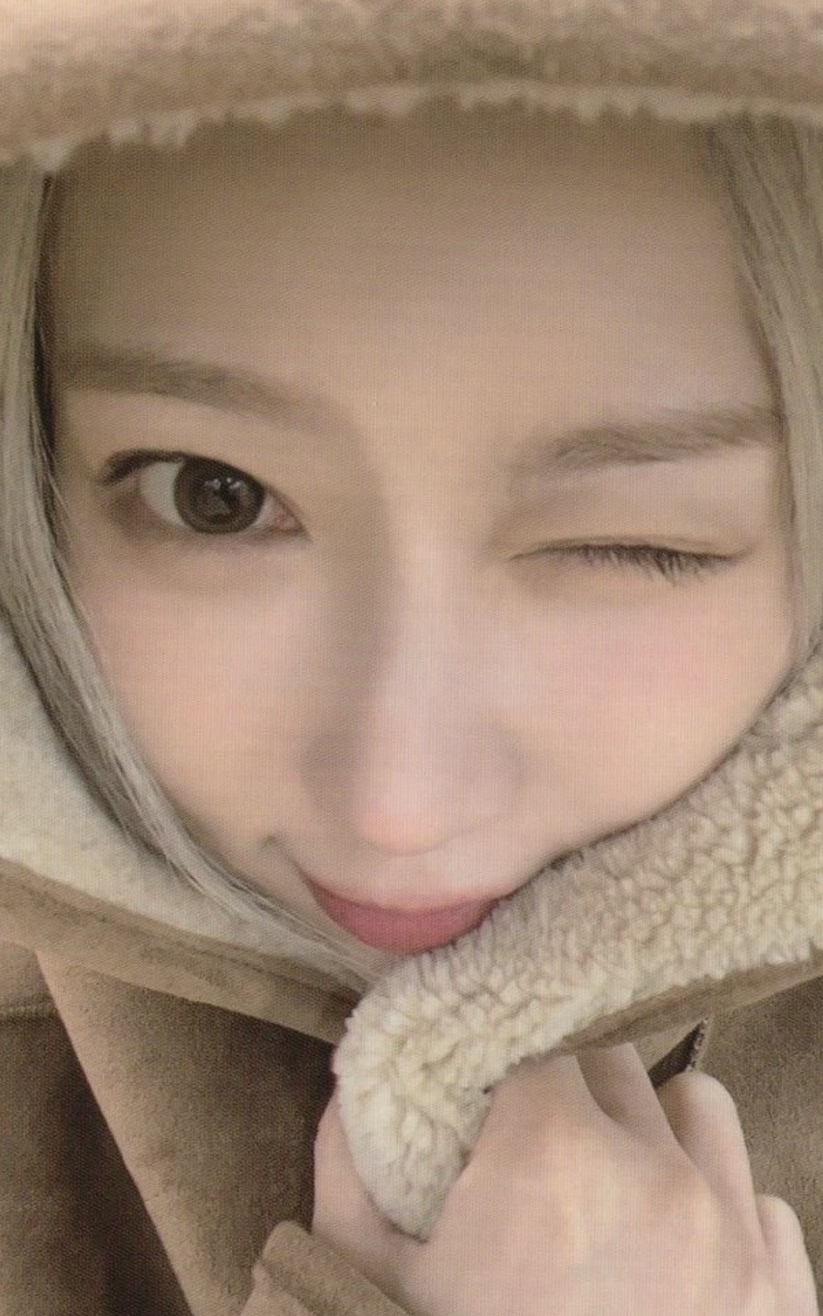 Handong Dreamcatcher photocard from Hoodie merch photocard