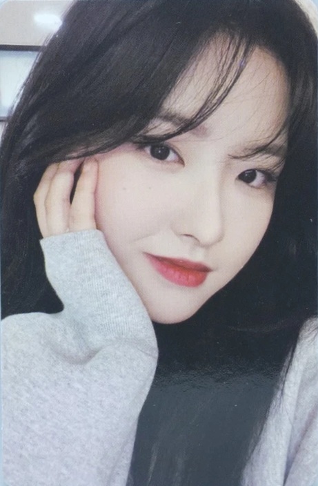 Hyeju LOONA photocard from Trading Card Set