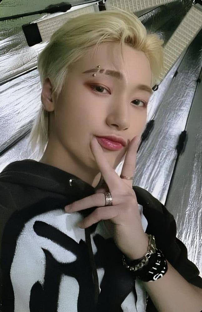 San ATEEZ photocard - THE WORLD EP.1:
MOVEMENT