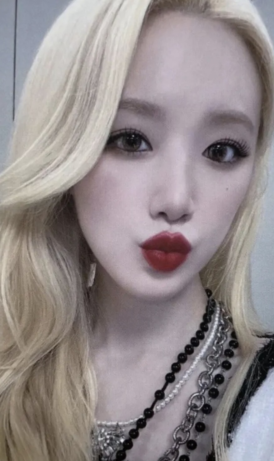 Shuhua I-DLE photocard from Offline