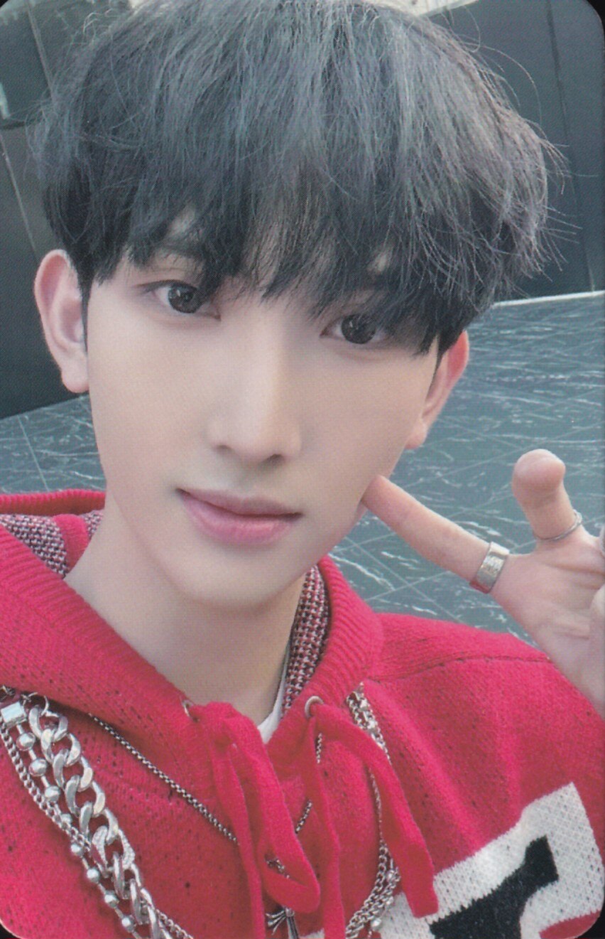 Seeun xikers photocard from Benefit (Platform ver.)