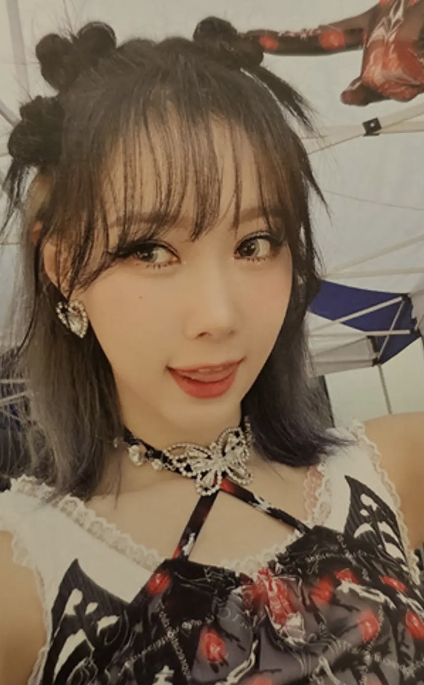 Handong Dreamcatcher photocard from Preorder