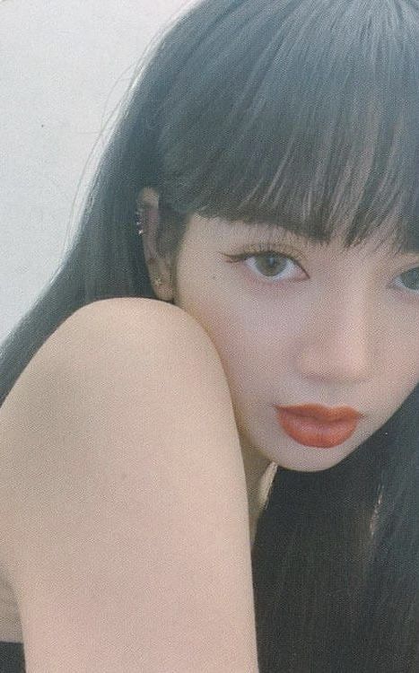 Lisa BLACKPINK photocard from Preorder Benefit