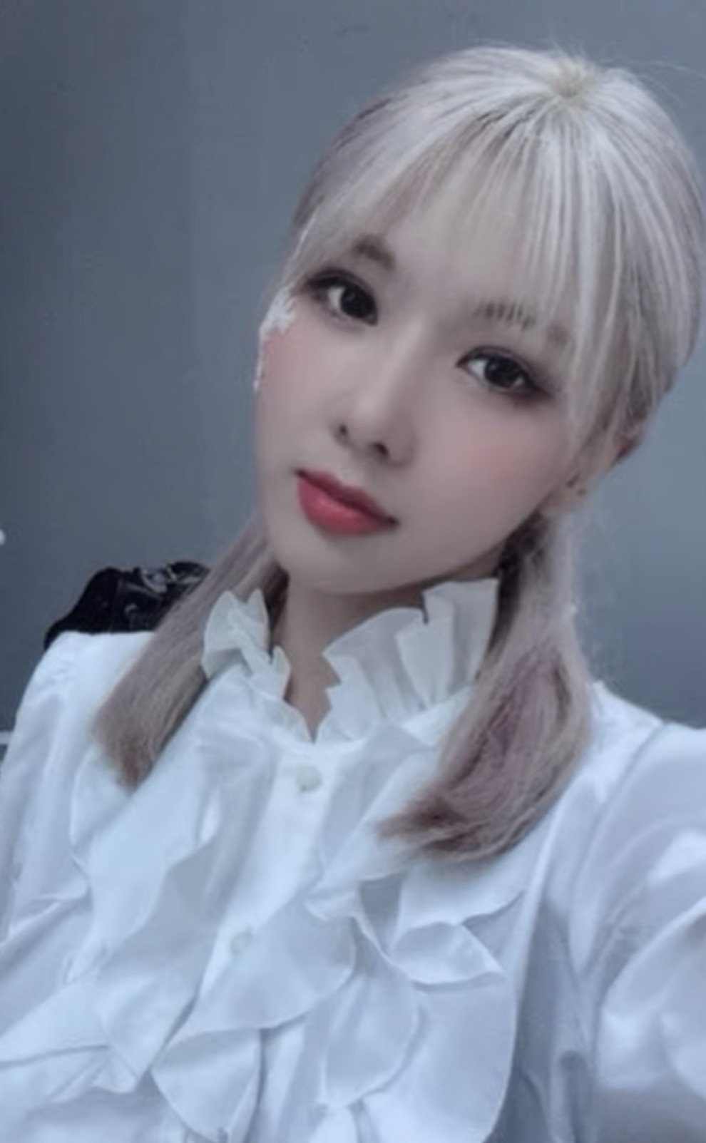 Yoohyeon Dreamcatcher photocard from Benefit