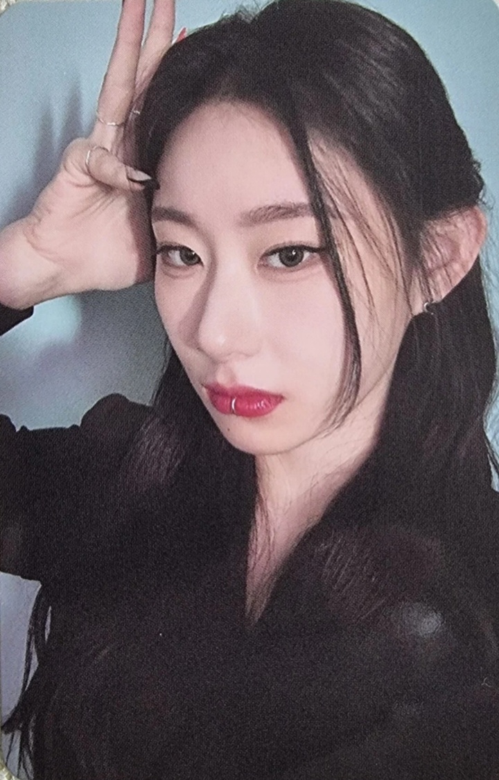 Chaeryeong ITZY photocard from Photocard