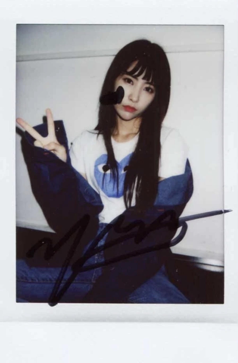 Huihyeon DIA photocard - YOLO Autographed Polaroid Benefit