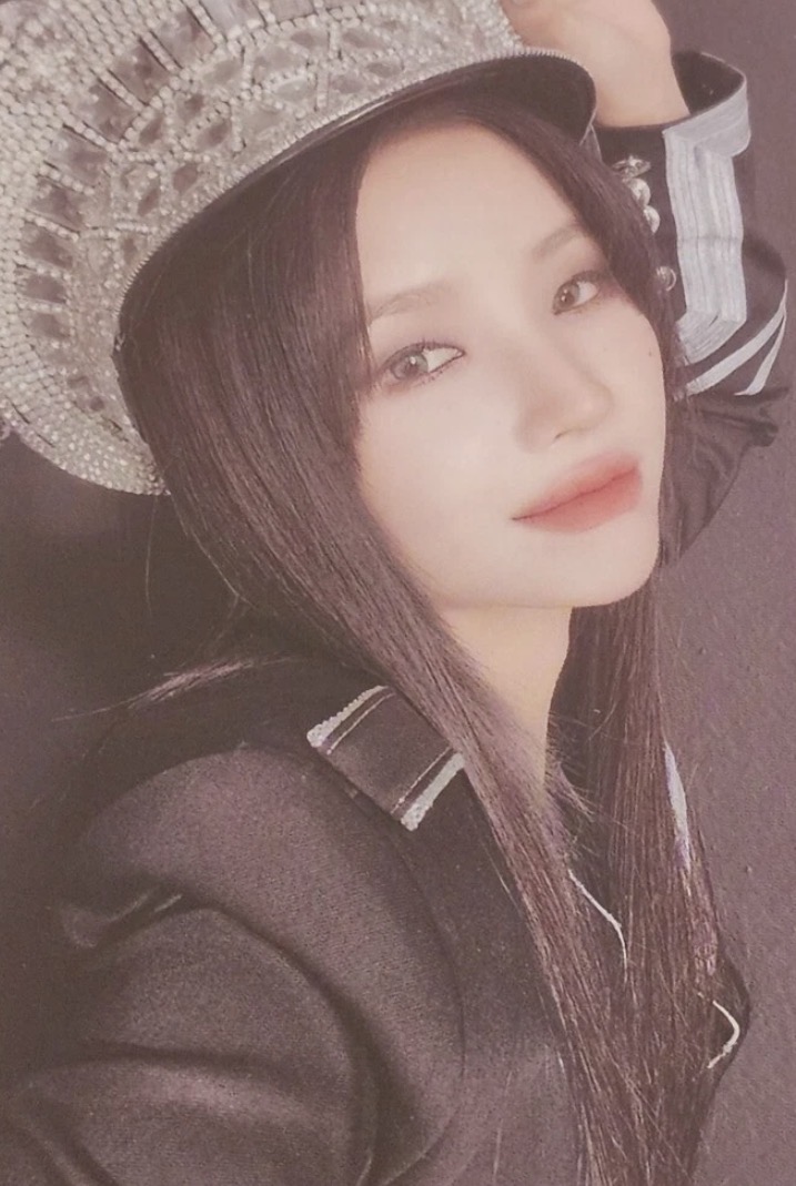Soyeon I-DLE photocard from Photocard
