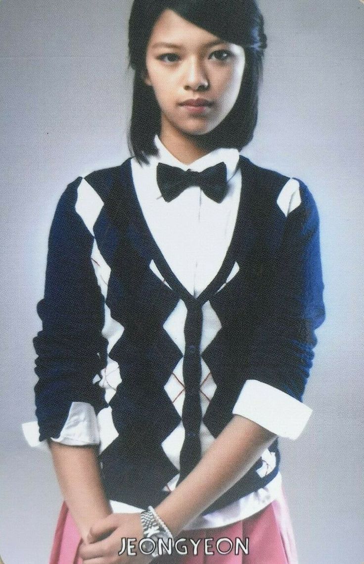 Jeongyeon TWICE photocard - The Story Begins Pink Card