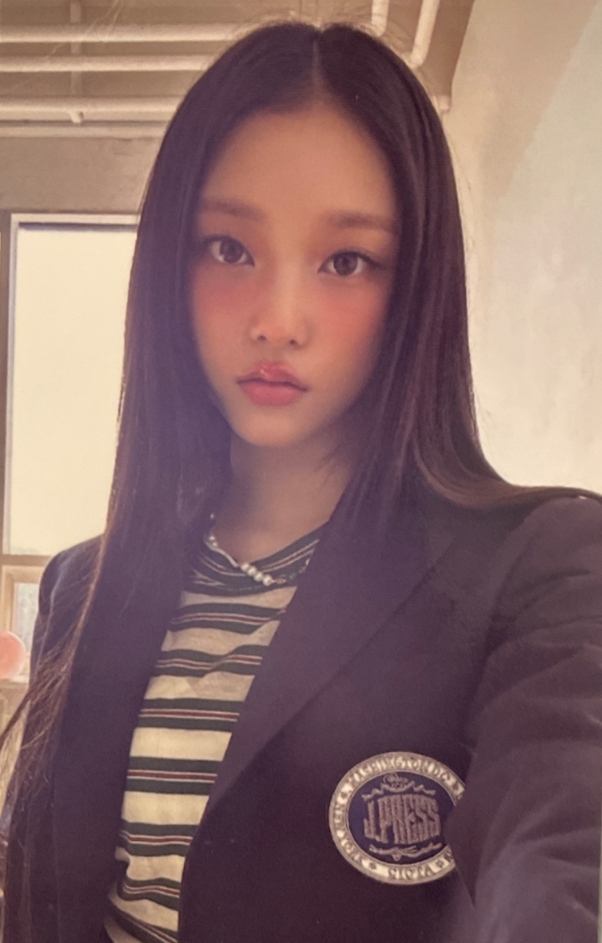 Haerin NewJeans photocard - How Sweet