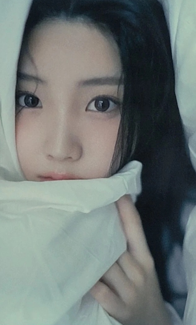 Wonhee ILLIT photocard from Preorder