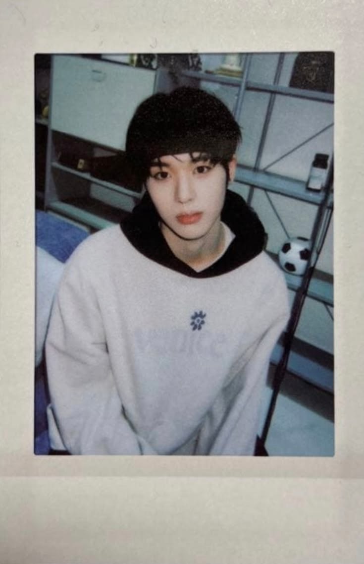 Choi TaeIn idntt photocard from Polaroid B