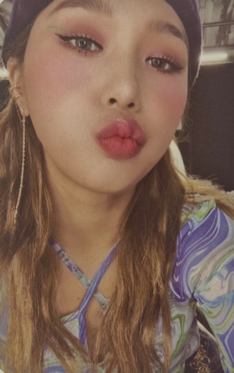 Mimi OH MY GIRL photocard from Showcase Benefit