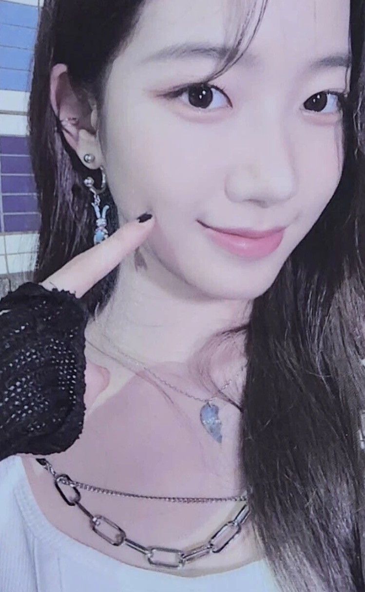 Kazuha LE SSERAFIM photocard from Photocard