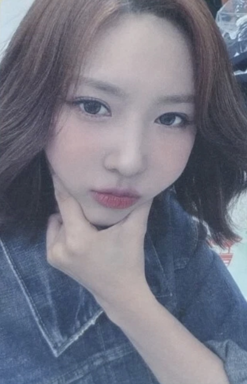 Yoohyeon Dreamcatcher photocard from Online