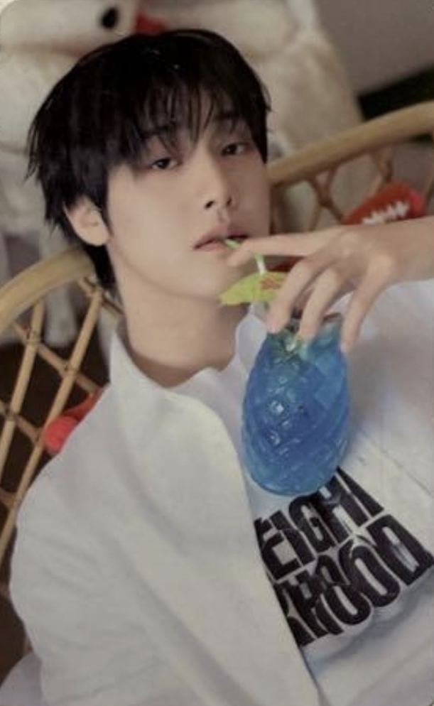 Yooyongha WEi photocard - LOVE2YOU QR Card