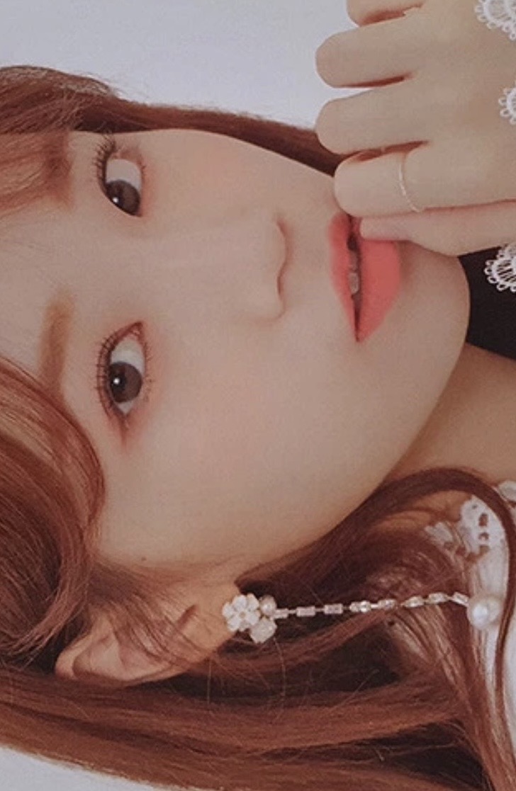 Chaewon IZ*ONE photocard from Mini Card