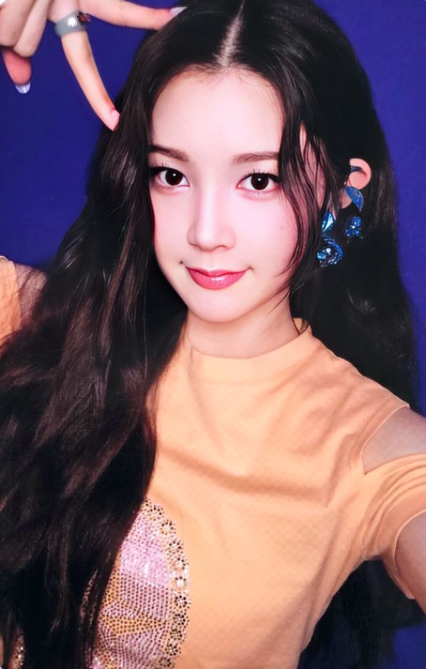 Ana Hearts2Hearts photocard from Photocard