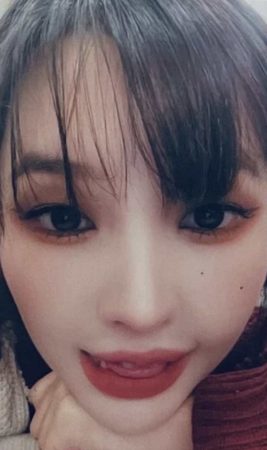 Soyeon I-DLE photocard from Benefit