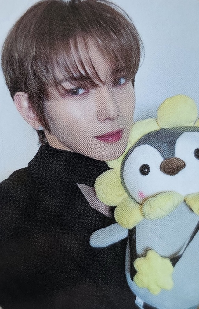 Yeosang ATEEZ photocard - GOLDEN HOUR:
Part.2 Offline