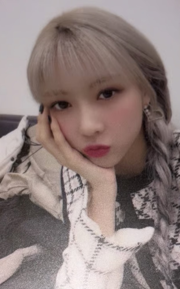 Yoohyeon Dreamcatcher photocard from Benefit