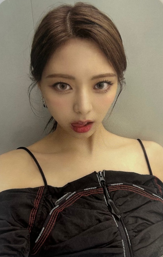 Yuna ITZY photocard - Cheshire Photocard