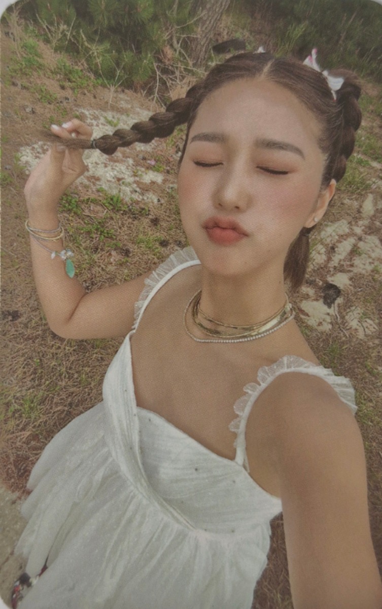 Mimi OH MY GIRL photocard from Random Photocard