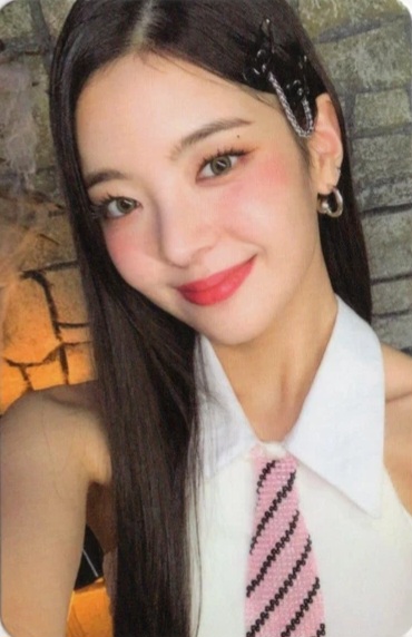 LIA ITZY photocard from Preorder