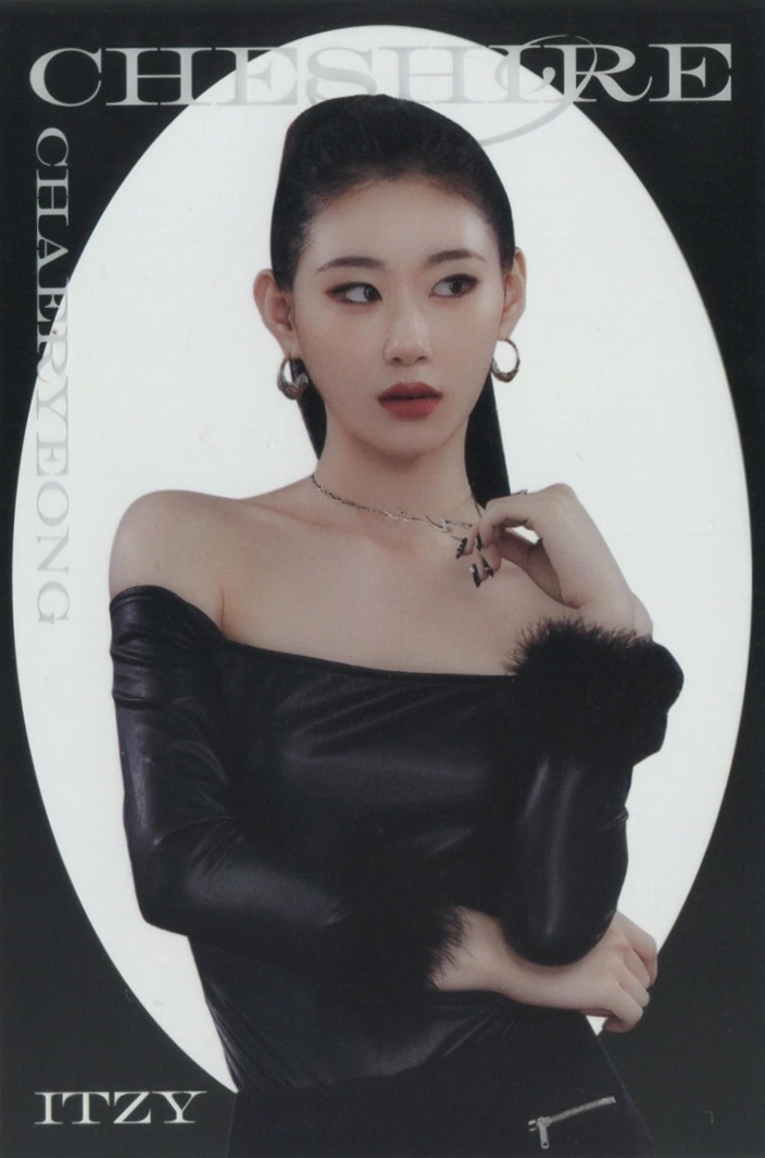Chaeryeong ITZY photocard from First Press Clear Card