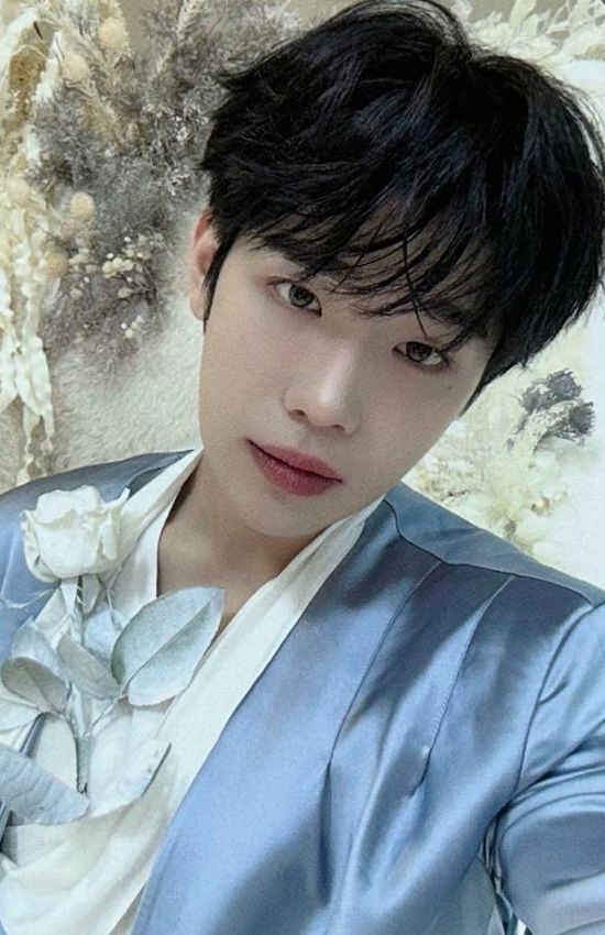 Taerae ZEROBASEONE photocard from Showcase