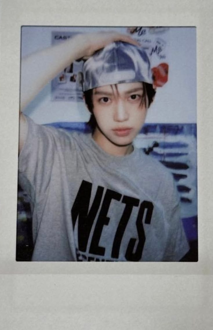 Polaroid B