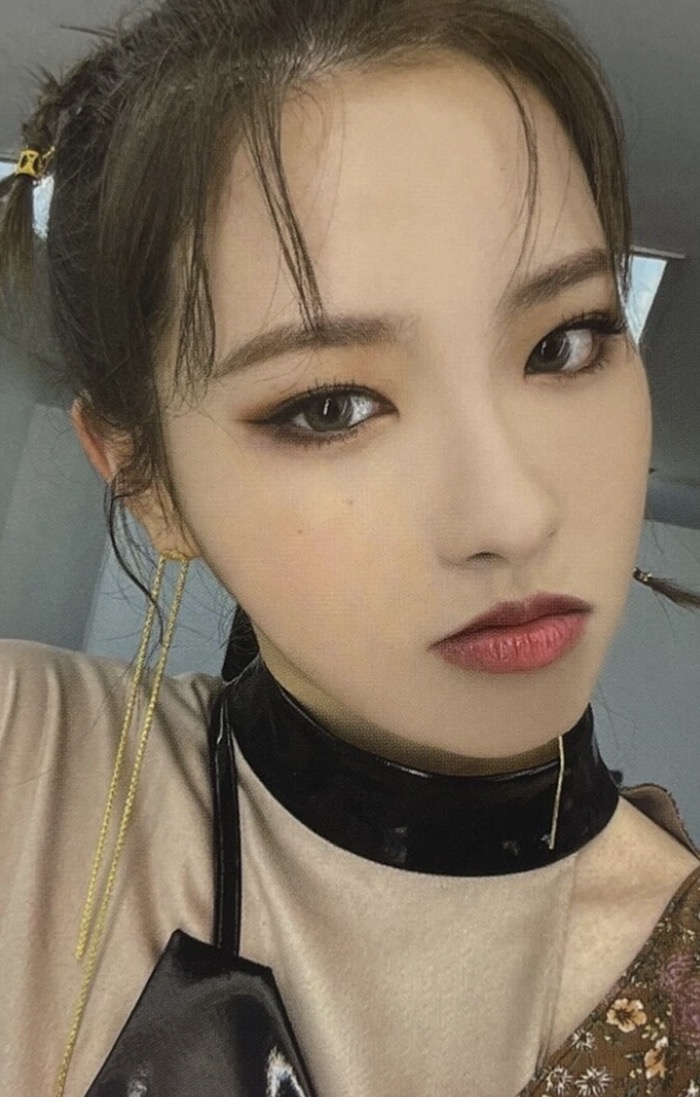 Hyeju LOONA photocard from Photocard