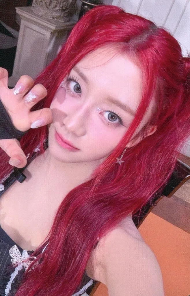 Sumin STAYC photocard from Trading Card