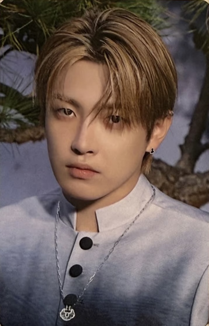 Hongjoong ATEEZ photocard from Preorder